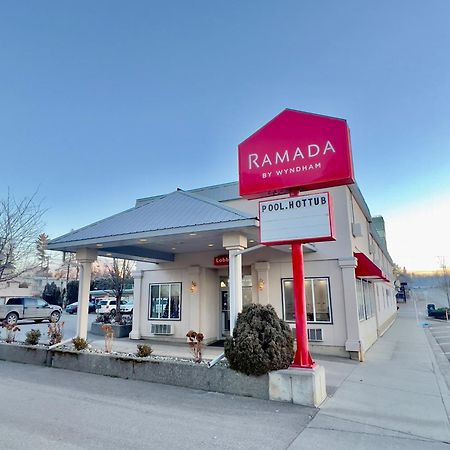 Ramada By Wyndham Hotel Quesnel Buitenkant foto