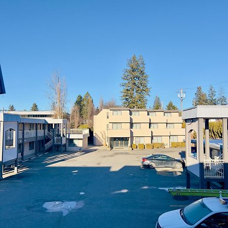 Ramada By Wyndham Hotel Quesnel Buitenkant foto