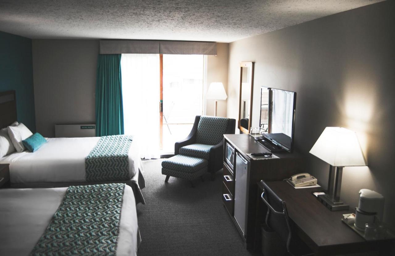 Ramada By Wyndham Hotel Quesnel Buitenkant foto
