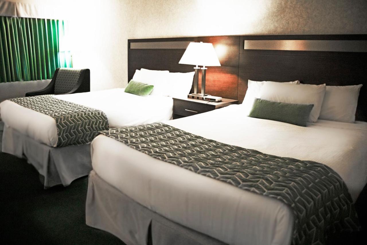 Ramada By Wyndham Hotel Quesnel Buitenkant foto