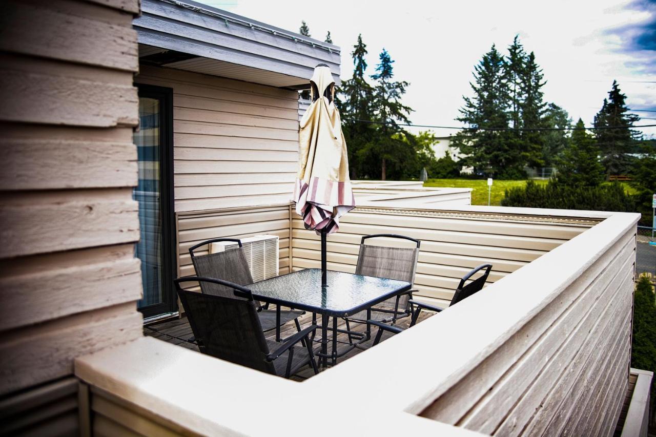 Ramada By Wyndham Hotel Quesnel Buitenkant foto