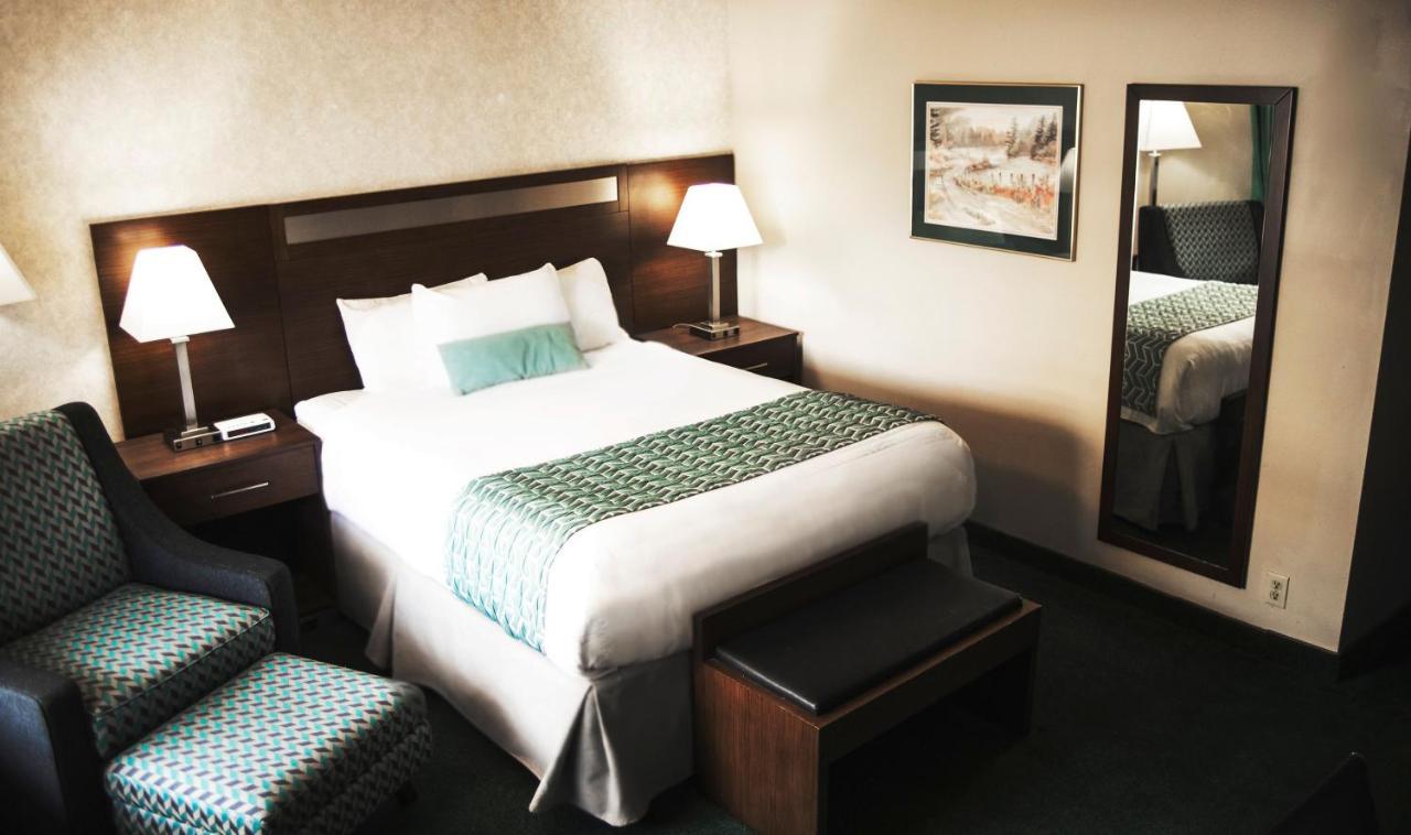 Ramada By Wyndham Hotel Quesnel Buitenkant foto