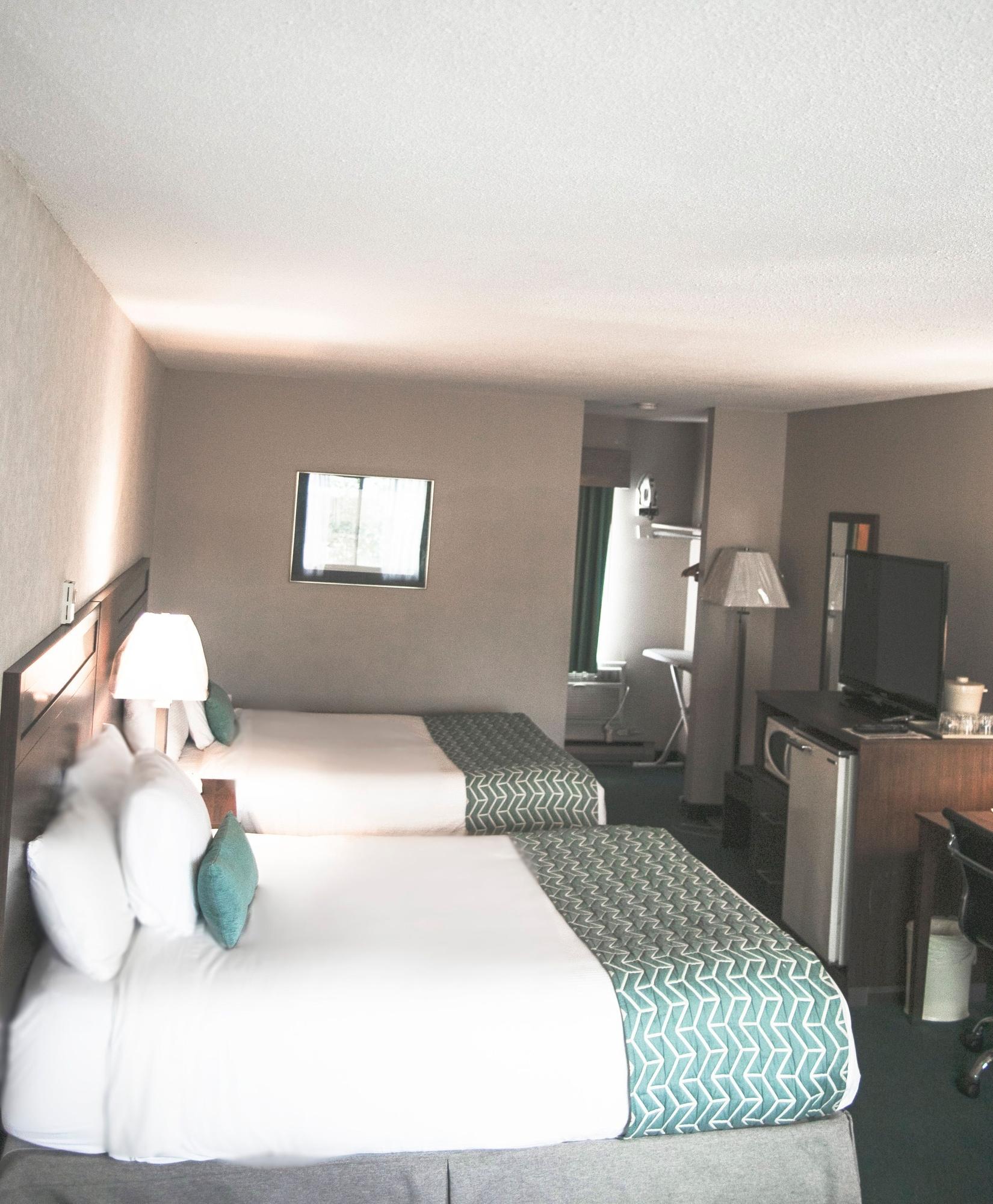 Ramada By Wyndham Hotel Quesnel Buitenkant foto