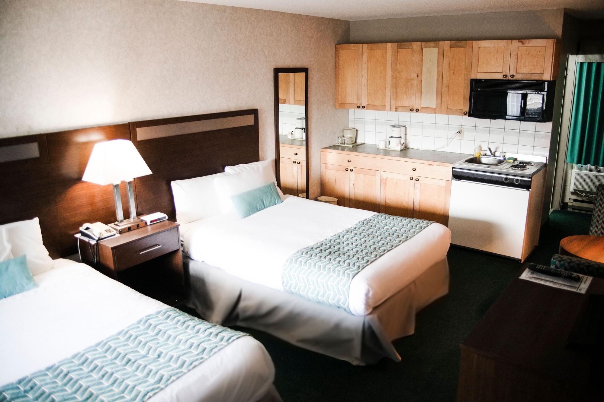 Ramada By Wyndham Hotel Quesnel Buitenkant foto