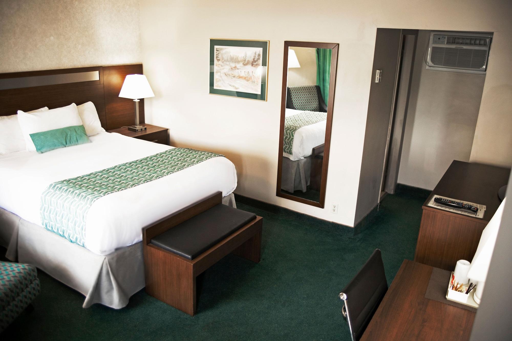 Ramada By Wyndham Hotel Quesnel Buitenkant foto