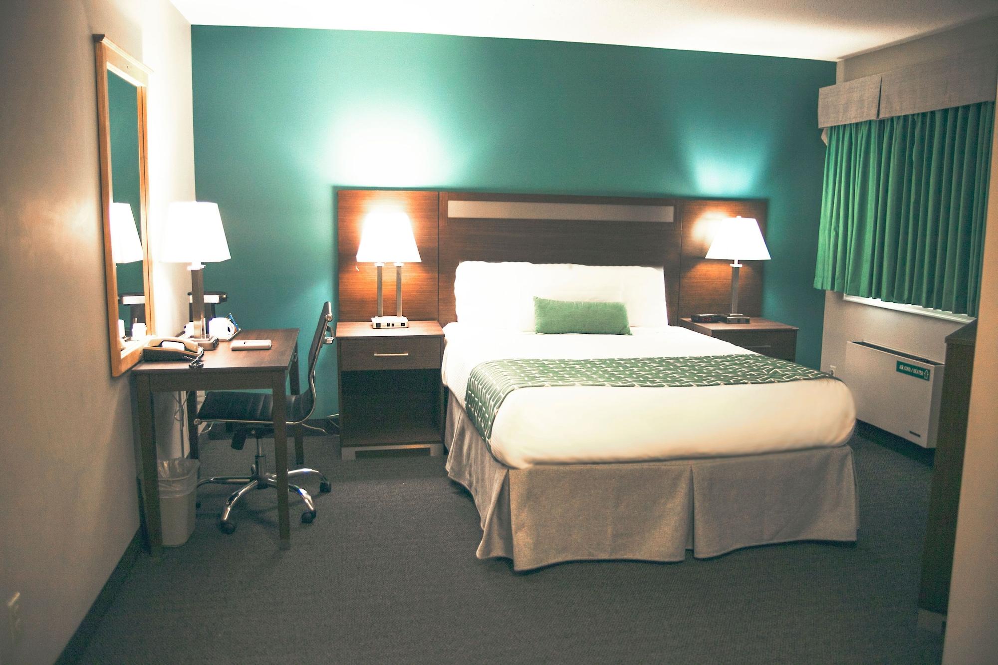 Ramada By Wyndham Hotel Quesnel Buitenkant foto