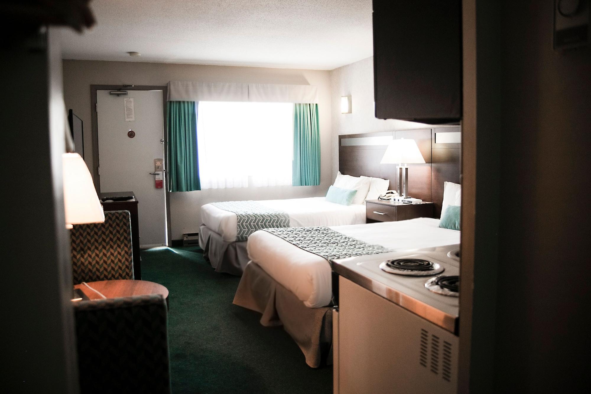 Ramada By Wyndham Hotel Quesnel Buitenkant foto
