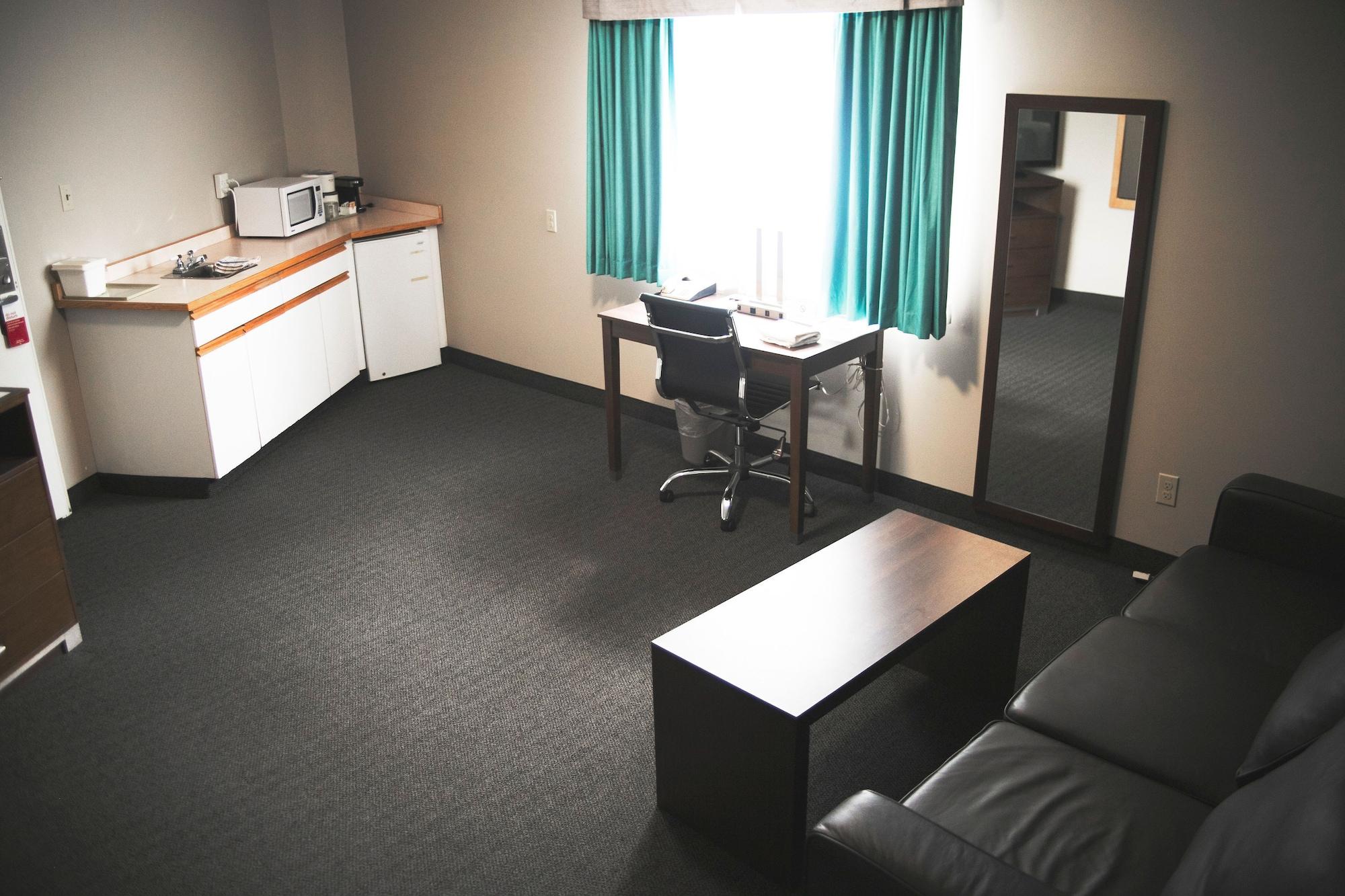 Ramada By Wyndham Hotel Quesnel Buitenkant foto