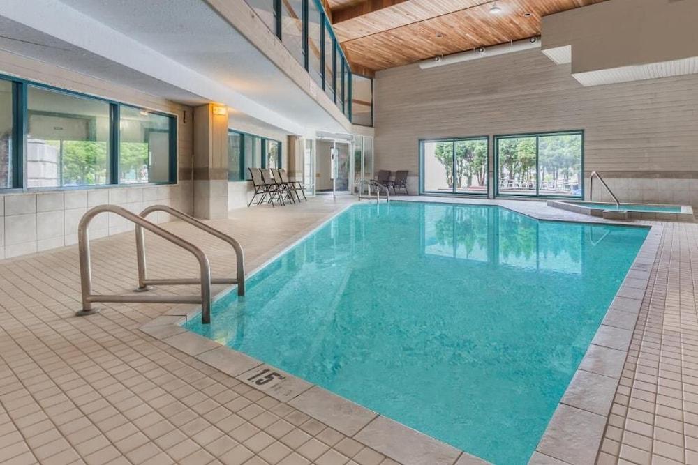 Ramada By Wyndham Hotel Quesnel Buitenkant foto