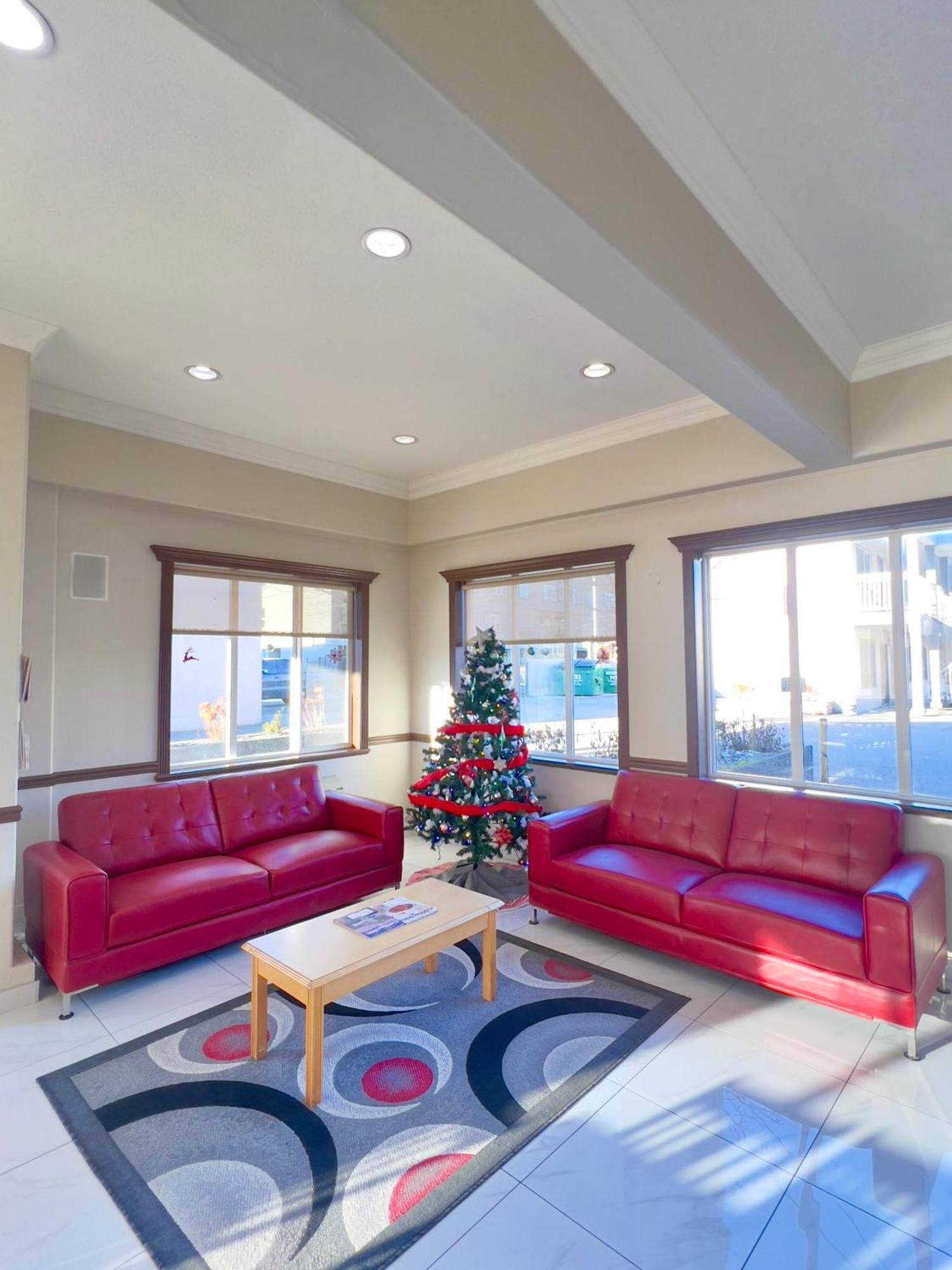 Ramada By Wyndham Hotel Quesnel Buitenkant foto